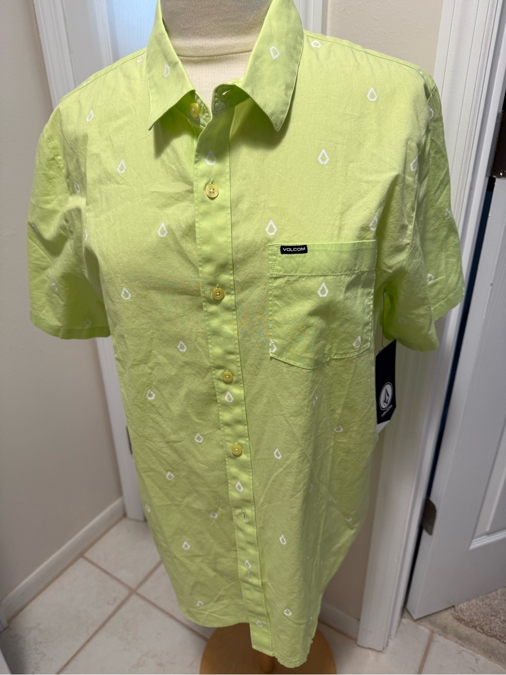Volcom Men’s Lime Green Short-Sleeve Button-Down Shirt